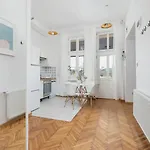 Two Bedroom Apartment - Sarego 28 Street